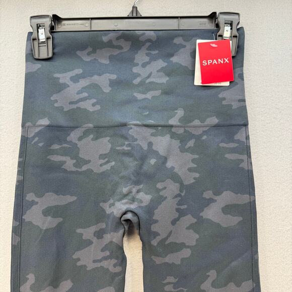 Spanx Look At Me Now Leggings Women's M Black Camo Classic Leggings Preppy - Picture 3 of 13